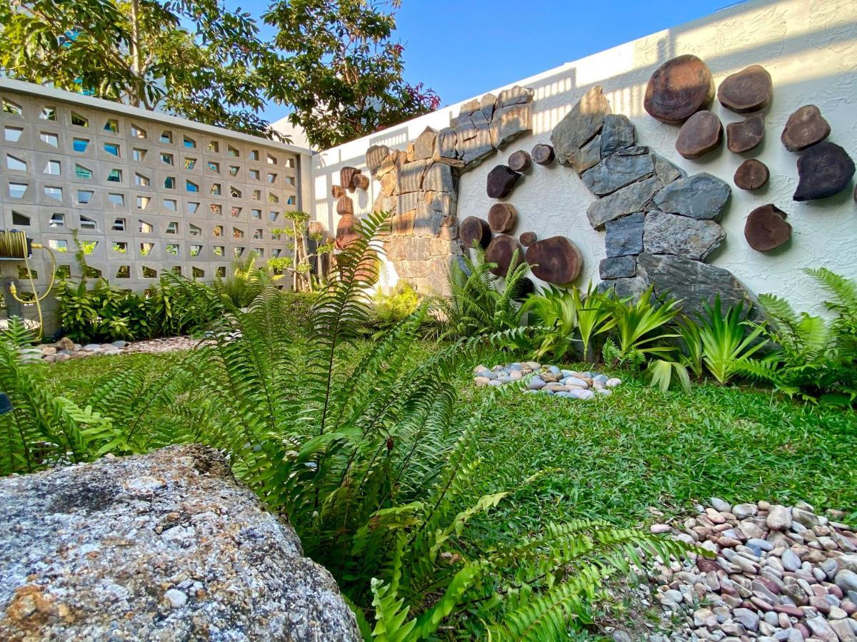 Ikiru 18 Private Saltwater Pool Villa, 3 Ensuite Br, Outdoor Bbq, 5 Mins To Beach Pantai Cenang  Exterior photo